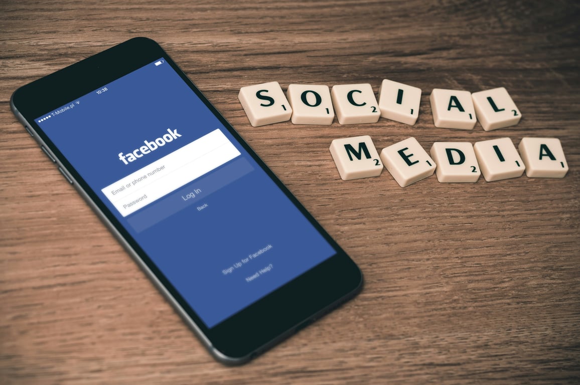 Imagem de destaque de Não apenas fora do ar. Nesse exato momento o Facebook está literalmente fora da internet.